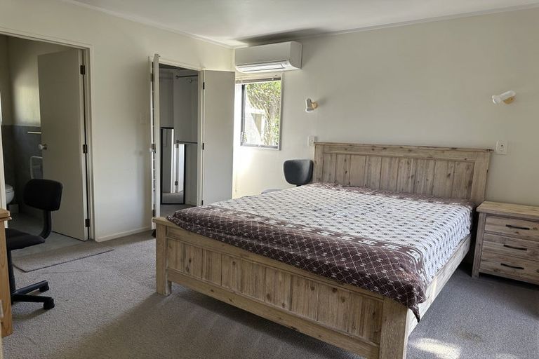 Photo of property in 1/15 Mandica Place, Sunnynook, Auckland, 0632