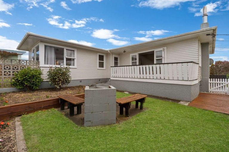 Photo of property in 3 Glenn Street, Castlecliff, Whanganui, 4501