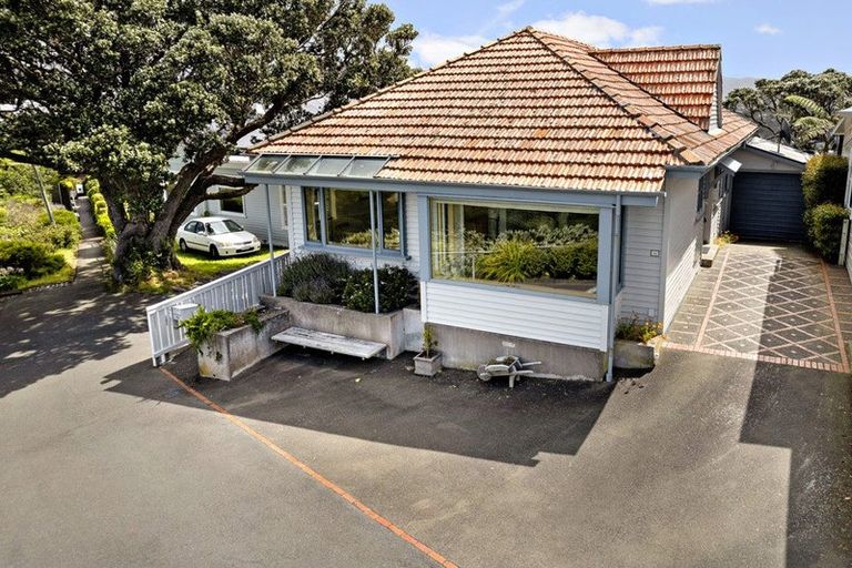 Photo of property in 26 Harbour View Road, Northland, Wellington, 6012