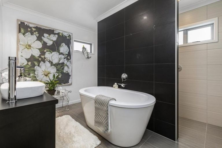 Photo of property in 134 Oriental Parade, Papamoa Beach, Papamoa, 3118