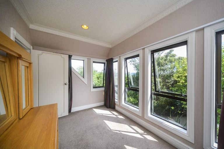 Photo of property in 21 Springdale Grove, Fitzherbert, Palmerston North, 4410