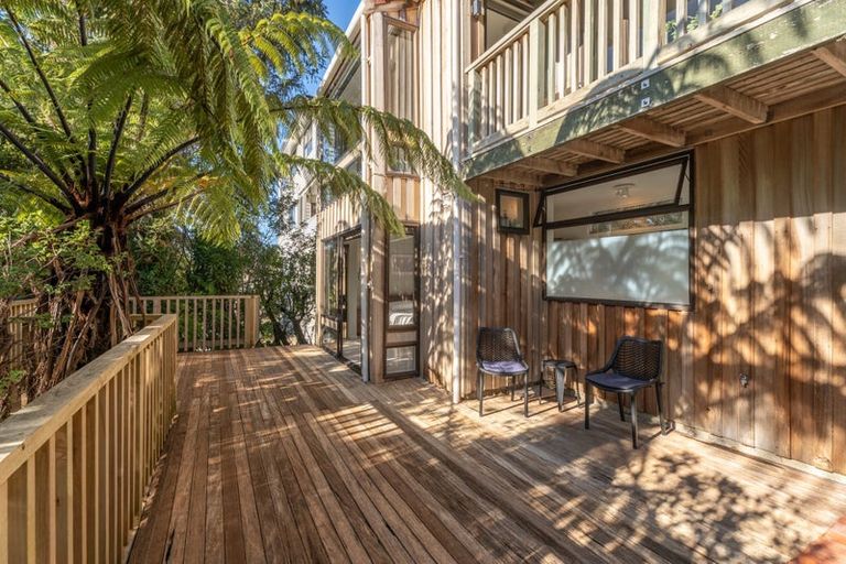 Photo of property in 37 Greyfriars Crescent, Tawa, Wellington, 5028