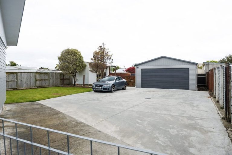Photo of property in 28 Raglan Avenue, Cloverlea, Palmerston North, 4412
