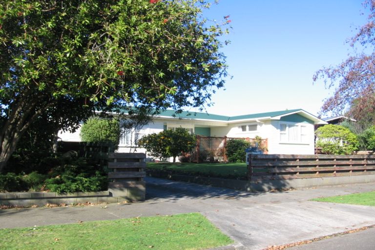Photo of property in 5 Catlins Crescent, Milson, Palmerston North, 4414