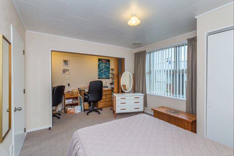 Photo of property in 617 Queen Street East, Levin, 5510