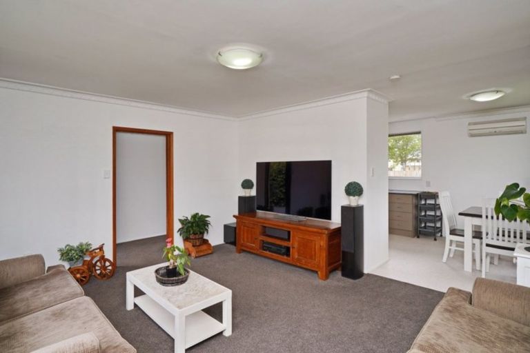 Photo of property in 2 Bush Street, Rangiora, 7400