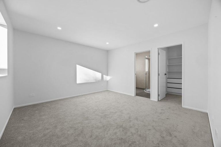 Photo of property in 61b Totaravale Drive, Totara Vale, Auckland, 0629