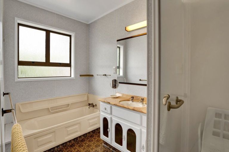 Photo of property in 14 Poplar Grove, Whalers Gate, New Plymouth, 4310