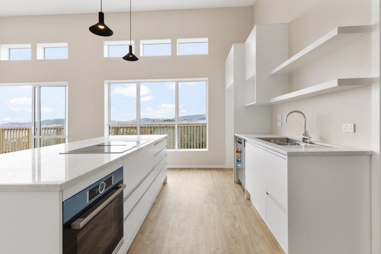 Photo of property in 24 Grumman Lane, Newlands, Wellington, 6037