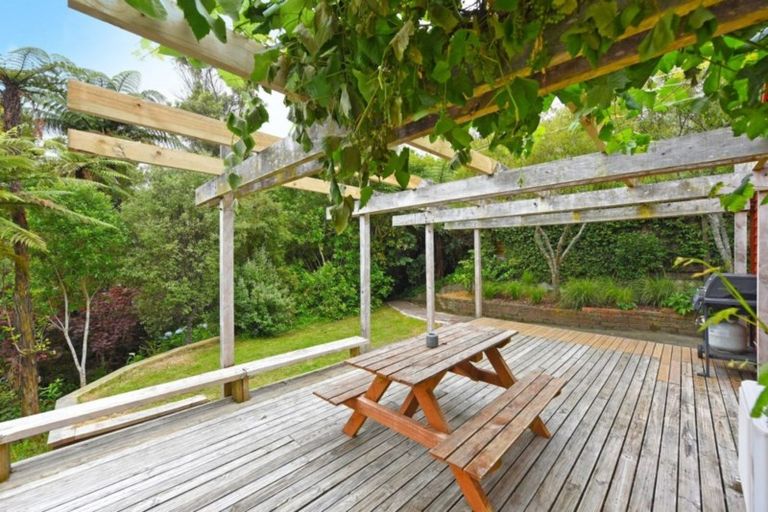 Photo of property in 77 Wyndham Road, Pinehaven, Upper Hutt, 5019