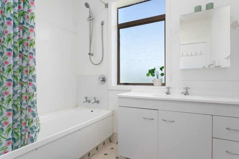 Photo of property in 1 Mckenzie Street, Taneatua, 3123