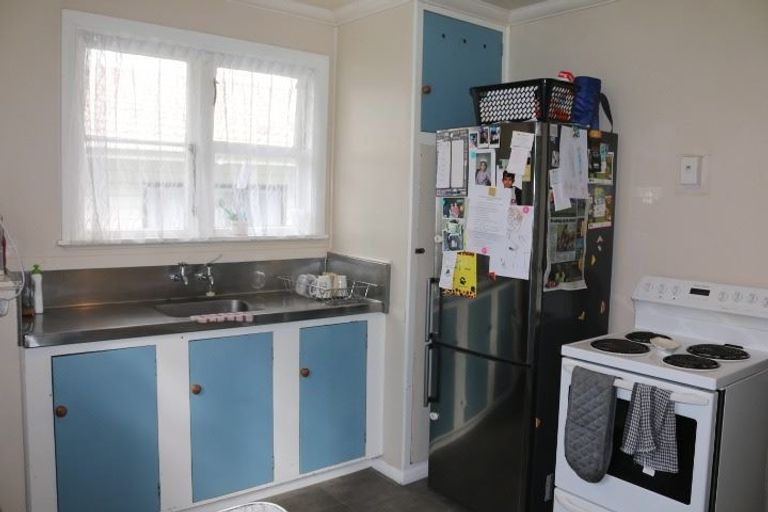Photo of property in 660 Featherston Street, Roslyn, Palmerston North, 4414