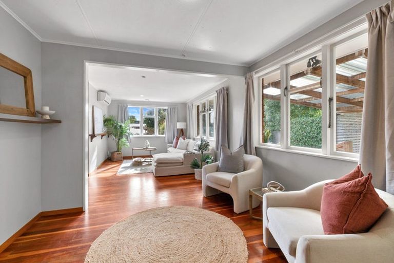 Photo of property in 1a Ward Place, Marfell, New Plymouth, 4310