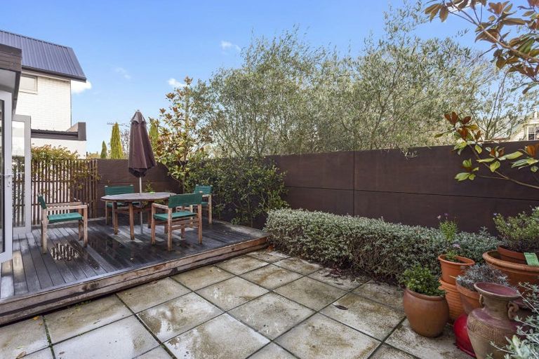 Photo of property in 144a Holly Road, St Albans, Christchurch, 8014