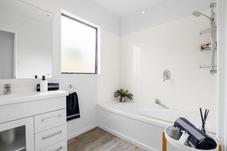 Photo of property in 32 Cromwell Drive, Fitzroy, Hamilton, 3206