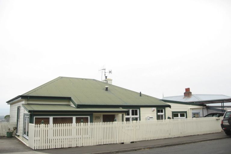 Photo of property in 28 Colenso Avenue, Hospital Hill, Napier, 4110