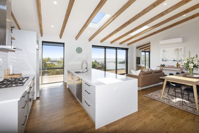 Photo of property in 63 Moncks Spur Road, Redcliffs, Christchurch, 8081