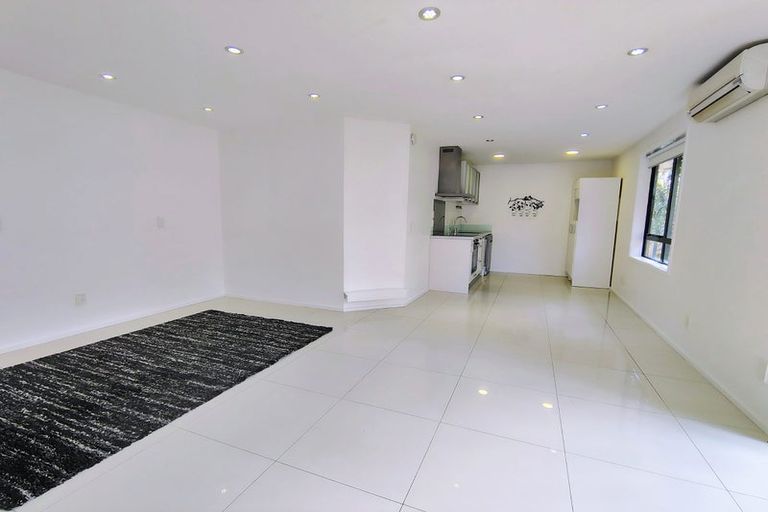 Photo of property in 61 Fernhill Way, Oteha, Auckland, 0632