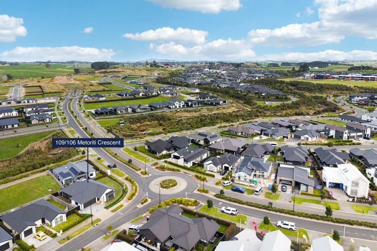 Photo of property in 106 Metoriti Crescent, Karaka, 2124