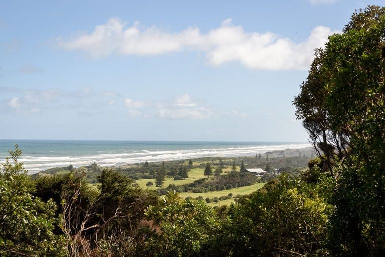 Photo of property in 70 Domain Crescent, Muriwai, Waimauku, 0881