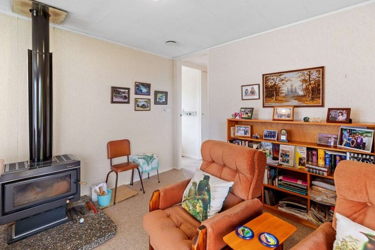 Photo of property in 24 Cecil Place, Cloverlea, Palmerston North, 4412
