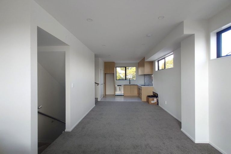 Photo of property in 5/113 Te Atatu Road, Te Atatu South, Auckland, 0610