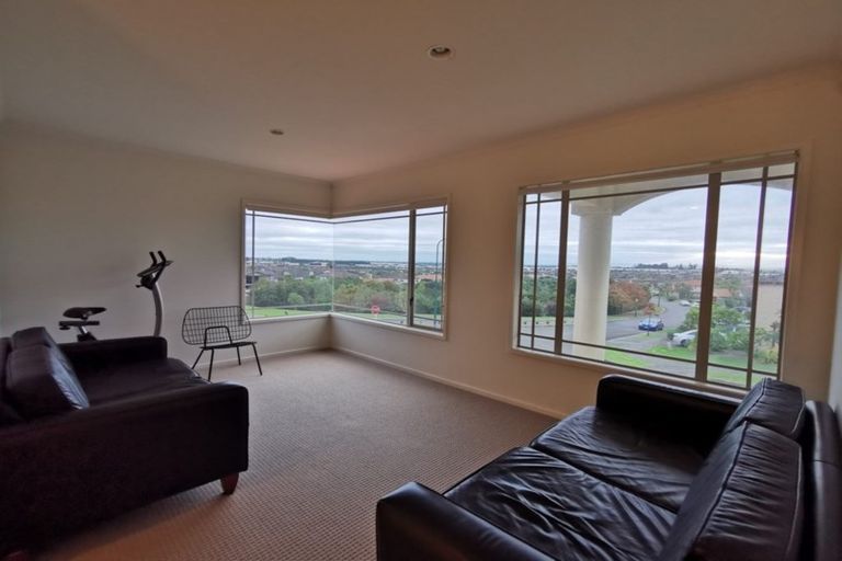 Photo of property in 10 Baverton Drive, Flat Bush, Auckland, 2016