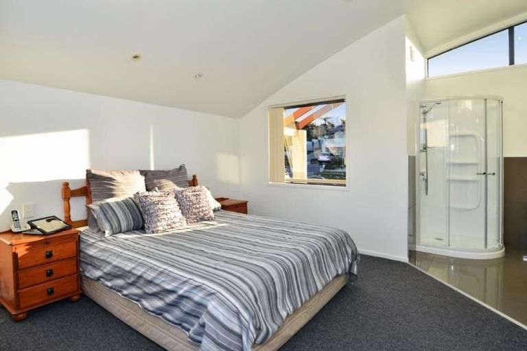 Photo of property in 136 Wiseley Road, West Harbour, Auckland, 0618