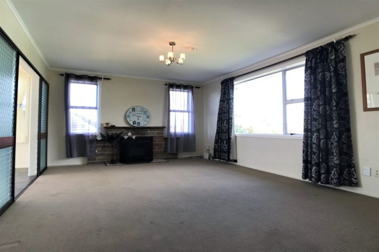 Photo of property in 12 Limmer Place, Browns Bay, Auckland, 0632