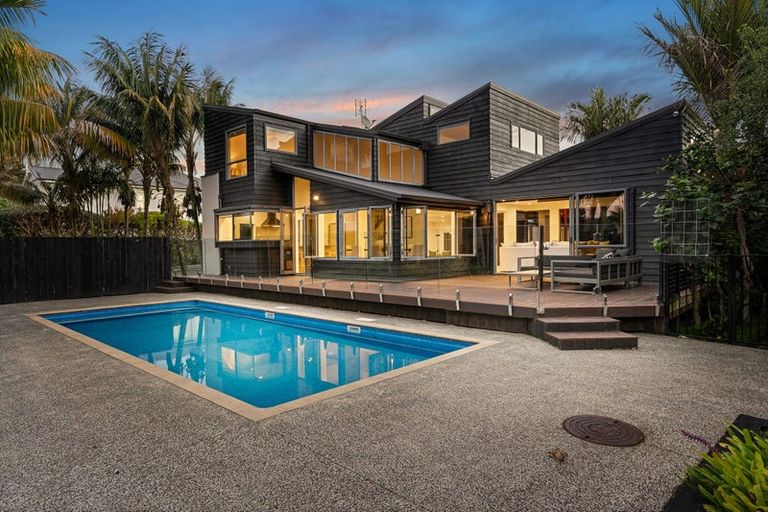 Photo of property in 6 Birchwood Grove, Greenhithe, Auckland, 0632