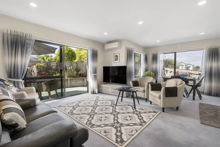 Photo of property in 88 Tauranga Place, Orewa, 0931