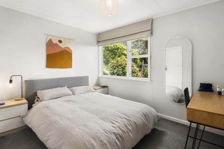 Photo of property in 100 Ruskin Road, Newlands, Wellington, 6037