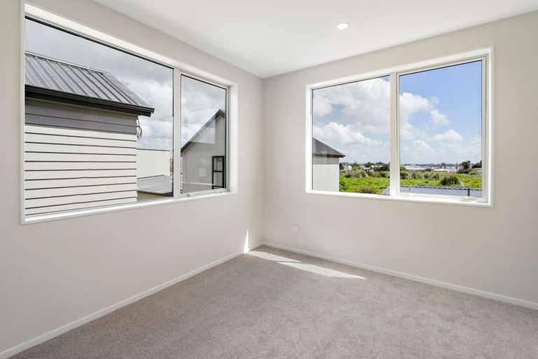 Photo of property in 20a Hollowout Street, Takanini, 2112