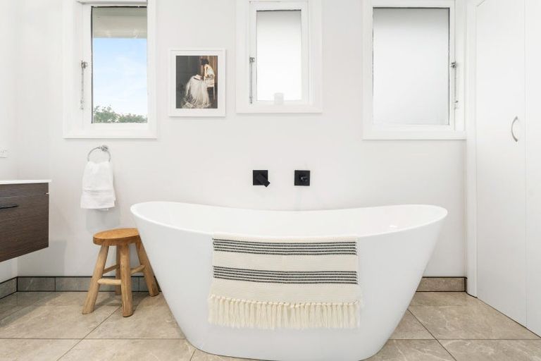 Photo of property in 77 Kent Street, Carterton, 5713