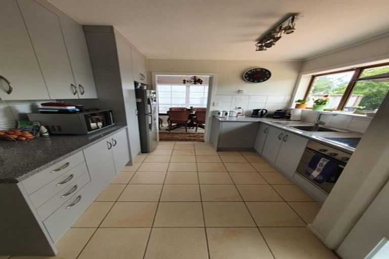 Photo of property in 12 Fairdale Avenue, Red Hill, Papakura, 2110