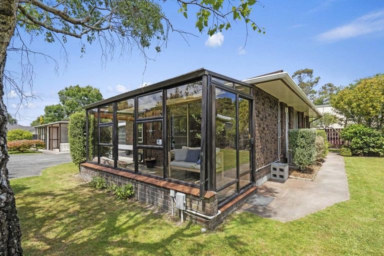 Photo of property in 2/54 Heretaunga Square, Silverstream, Upper Hutt, 5019