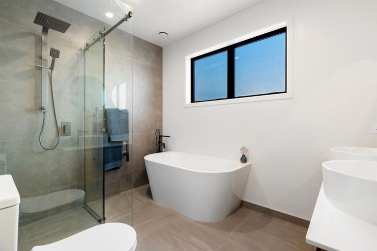 Photo of property in 44 Cunninghams Drive, Jacks Point, Queenstown, 9371