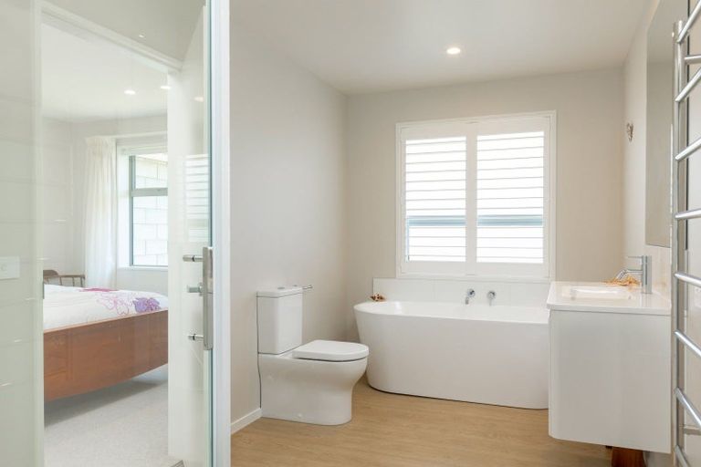 Photo of property in 22 Rose Manor Drive, Springlands, Blenheim, 7201