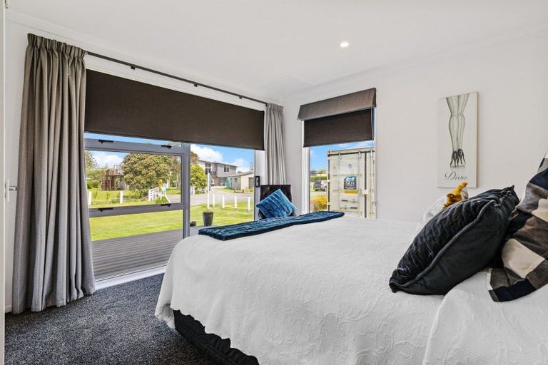 Photo of property in 4 Pinedale Crescent, Riversdale Beach, Masterton, 5872