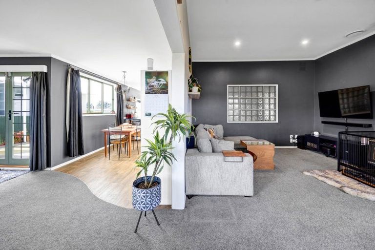 Photo of property in 17 Konini Street, Inglewood, 4330