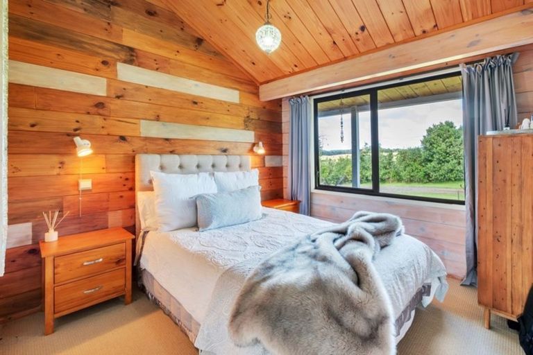 Photo of property in 10 Mcmurdo Road, South Head, Helensville, 0874