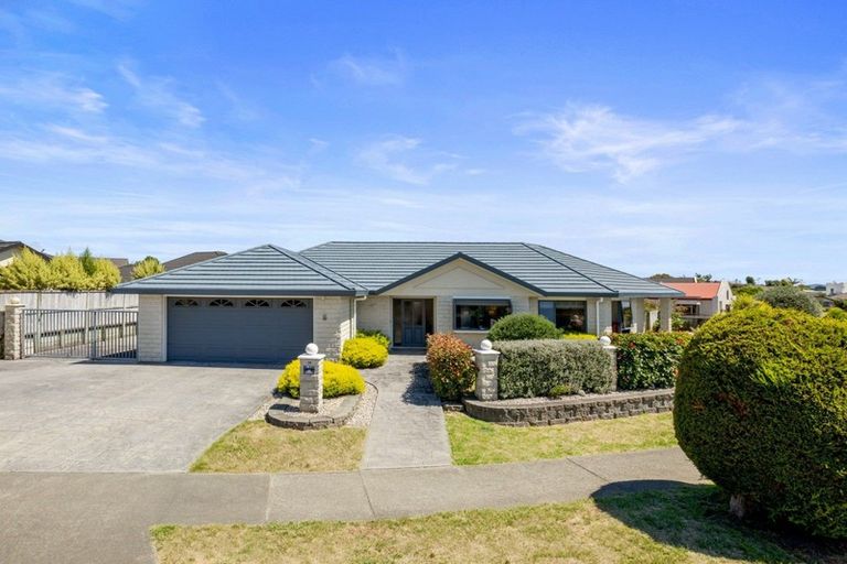 Photo of property in 10 Quadrant Heights, Paraparaumu, 5032