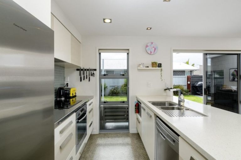 Photo of property in 23 Butterworth Crescent, Papamoa Beach, Papamoa, 3118