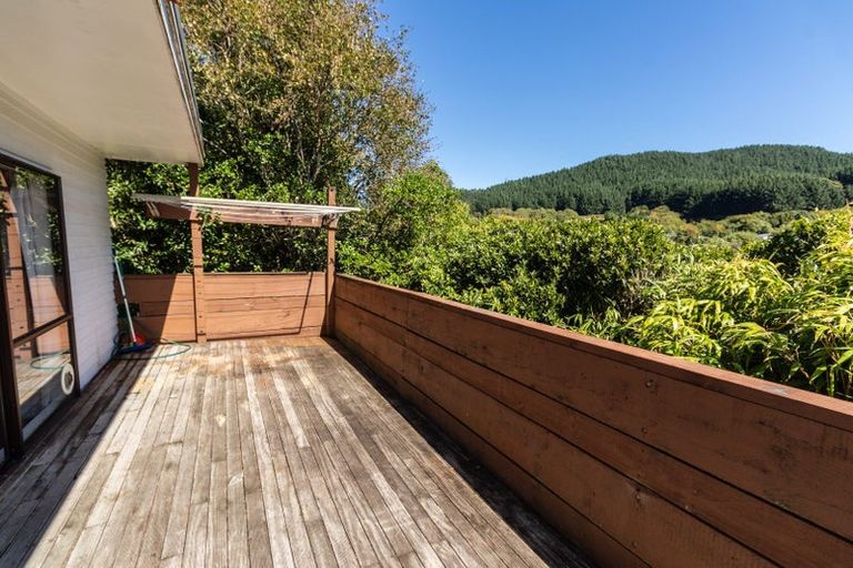 Photo of property in 13b Florio Terrace, Tawa, Wellington, 5028