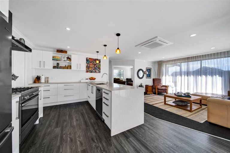 Photo of property in 4 Gleneagles Way, Waiwhakaiho, New Plymouth, 4312