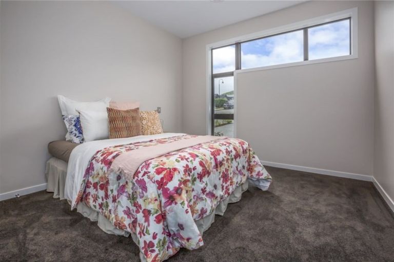 Photo of property in 19 Wangapeka Way, Aotea, Porirua, 5024