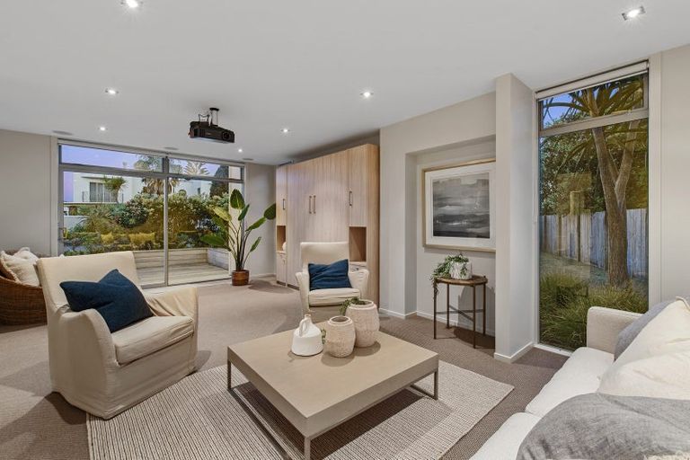 Photo of property in 27 Rita Way, Omaha, 0986