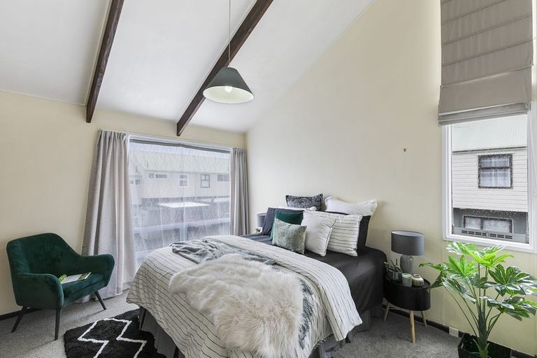 Photo of property in Lynbrae Court Flats, 17/4 Dr Taylor Terrace, Johnsonville, Wellington, 6037