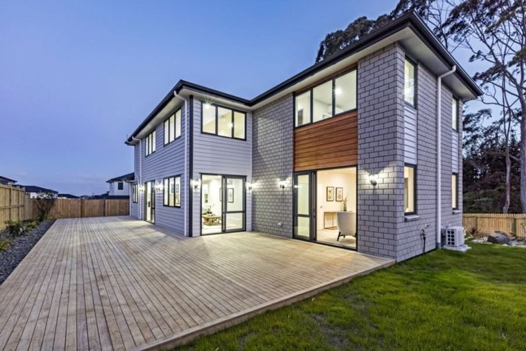 Photo of property in 3 David Rogers Lane, Swanson, Auckland, 0614