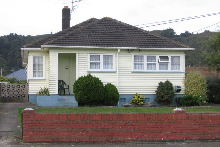 Photo of property in 8 Pringle Street, Taita, Lower Hutt, 5011